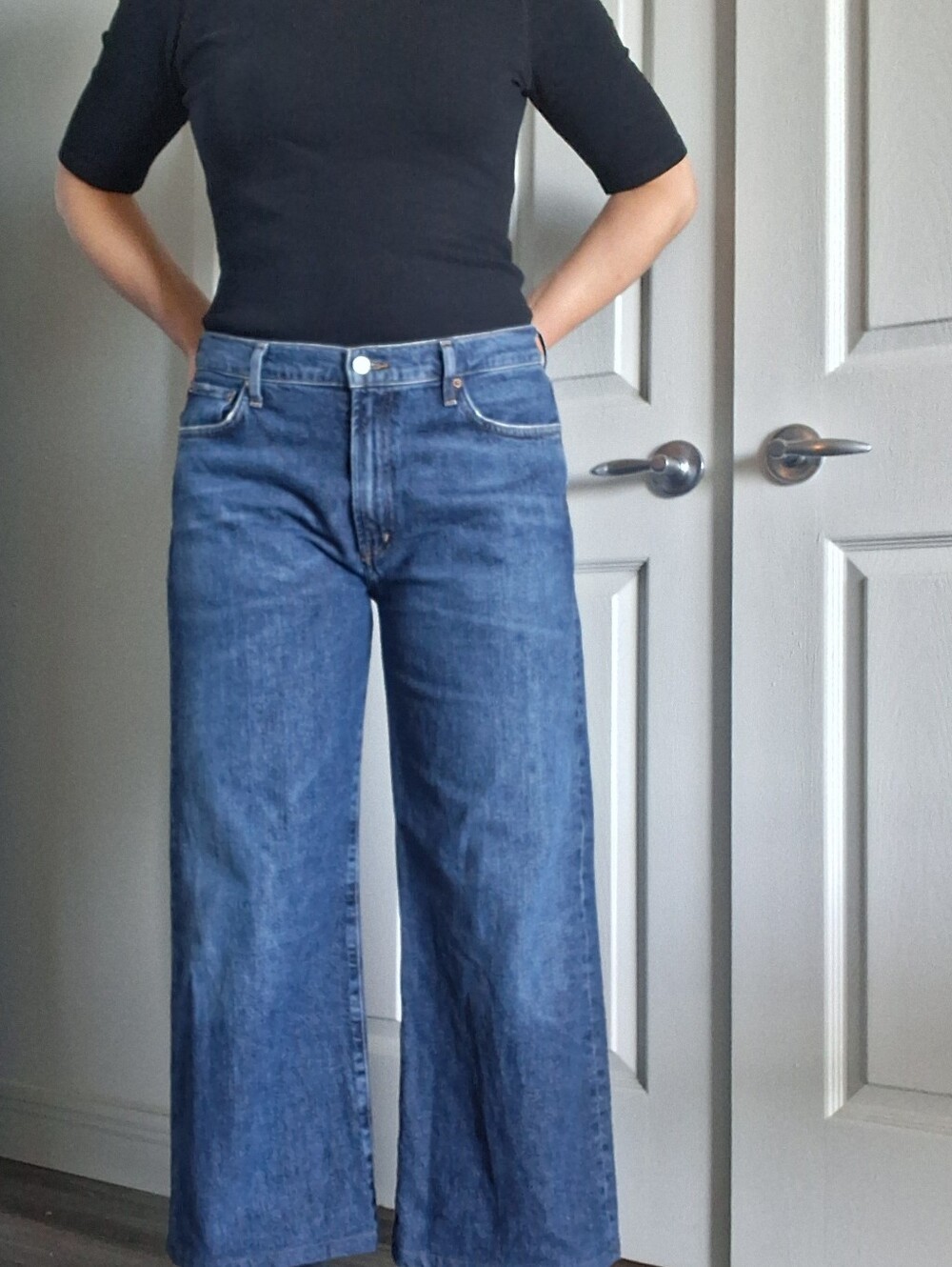 AGOLDE Harper Wide Leg Cropped Jeans 31 Waist 27 Inseam Mid-Rise Barely Worn